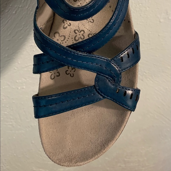 BareTraps Shoes - BARE TRAPS Sandles